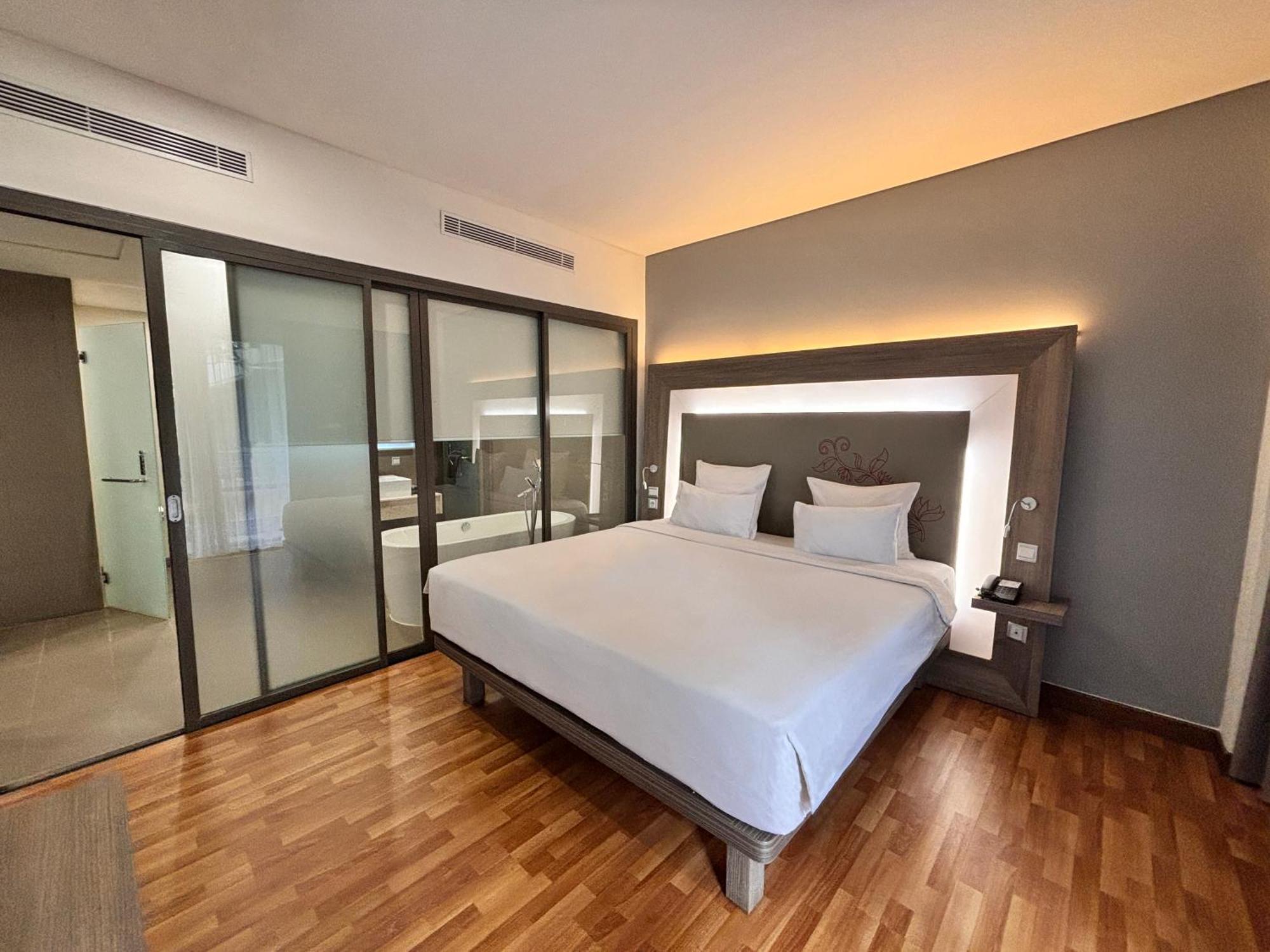 โนโวเทล บันจาร์มาซิน แอร์พอร์ต โฮเต็ล Hotel Banjarbaru ภายนอก รูปภาพ