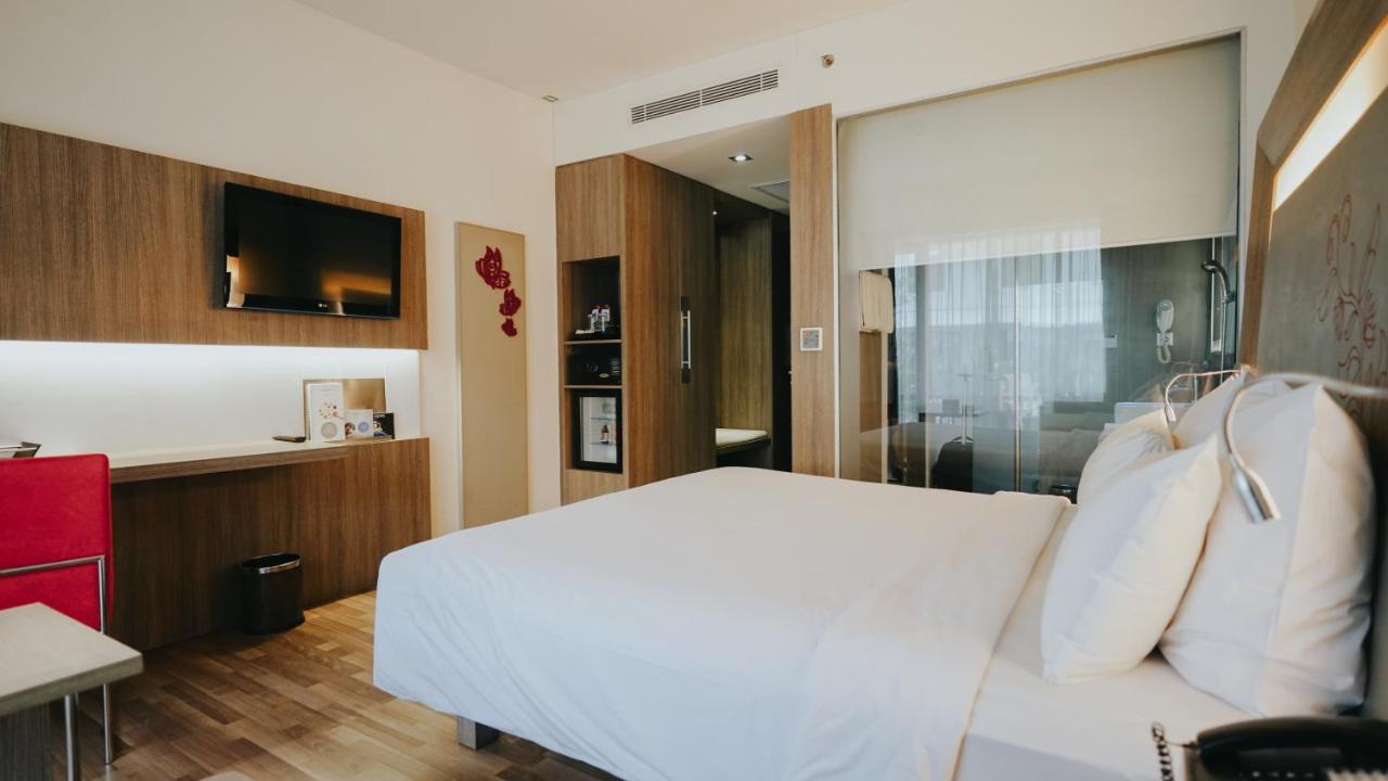 โนโวเทล บันจาร์มาซิน แอร์พอร์ต โฮเต็ล Hotel Banjarbaru ภายนอก รูปภาพ