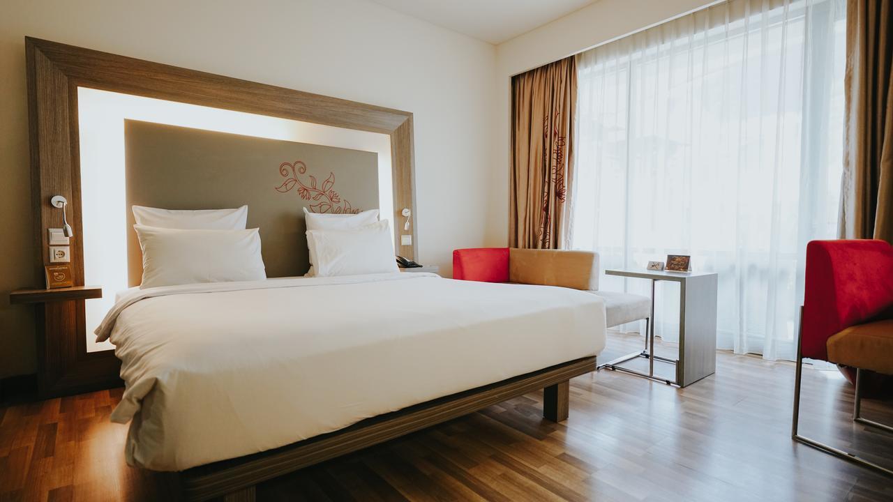 โนโวเทล บันจาร์มาซิน แอร์พอร์ต โฮเต็ล Hotel Banjarbaru ภายนอก รูปภาพ